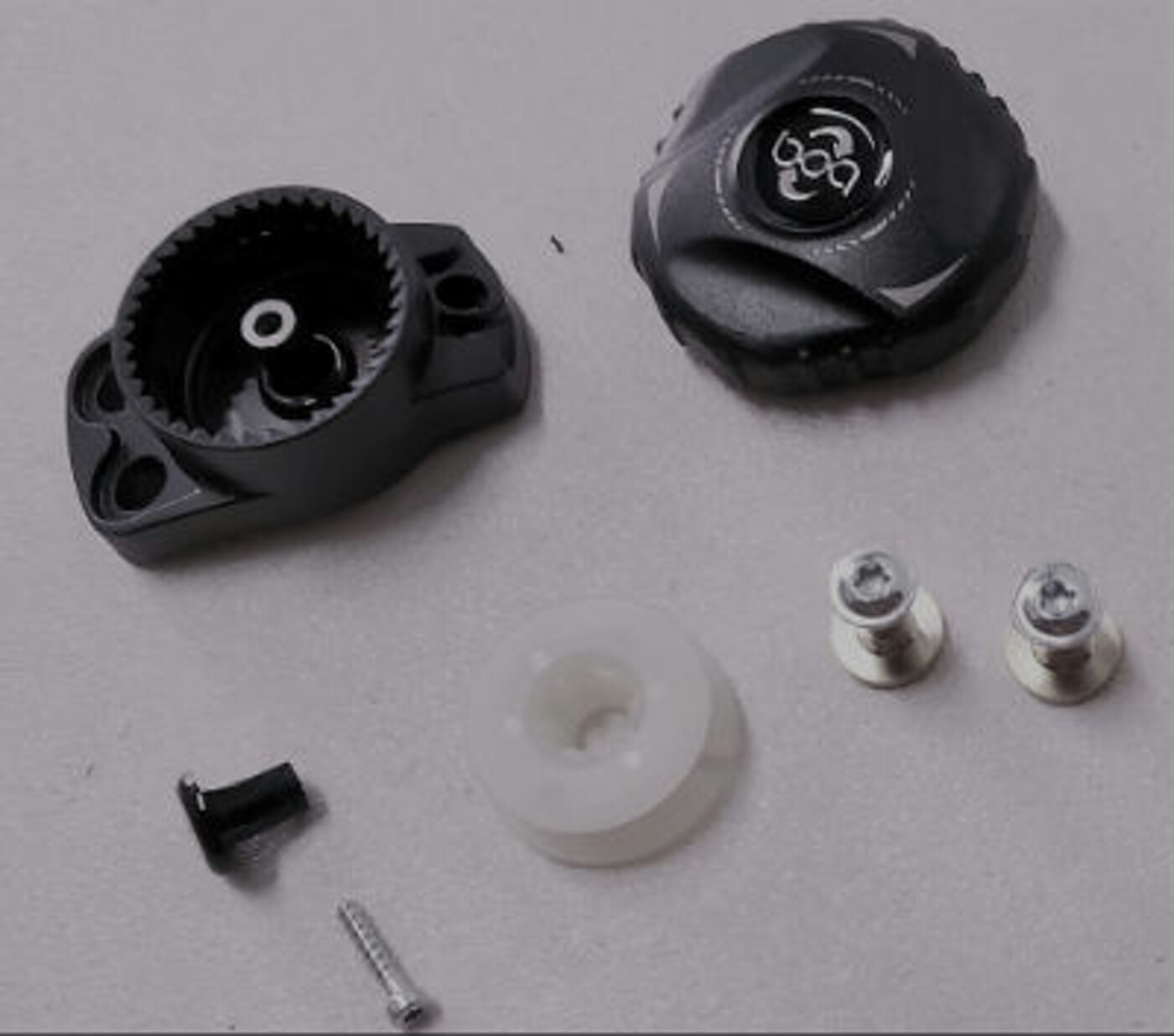 FISCHER BOA BASE + SCREWS SOCKEL und SCHRAUBEN